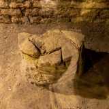 Della Ruvo romana sono invece conservate tracce di una domus: una colonna...